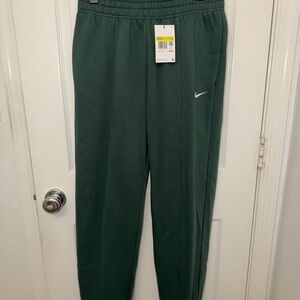 Nike women’s Green sportswear fleece Loose Fit pants size S new!!